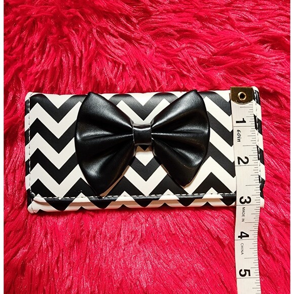 Black and White Wallet in a Beautiful Chevron Pattern with a Black Accent Bow - Picture 12 of 12